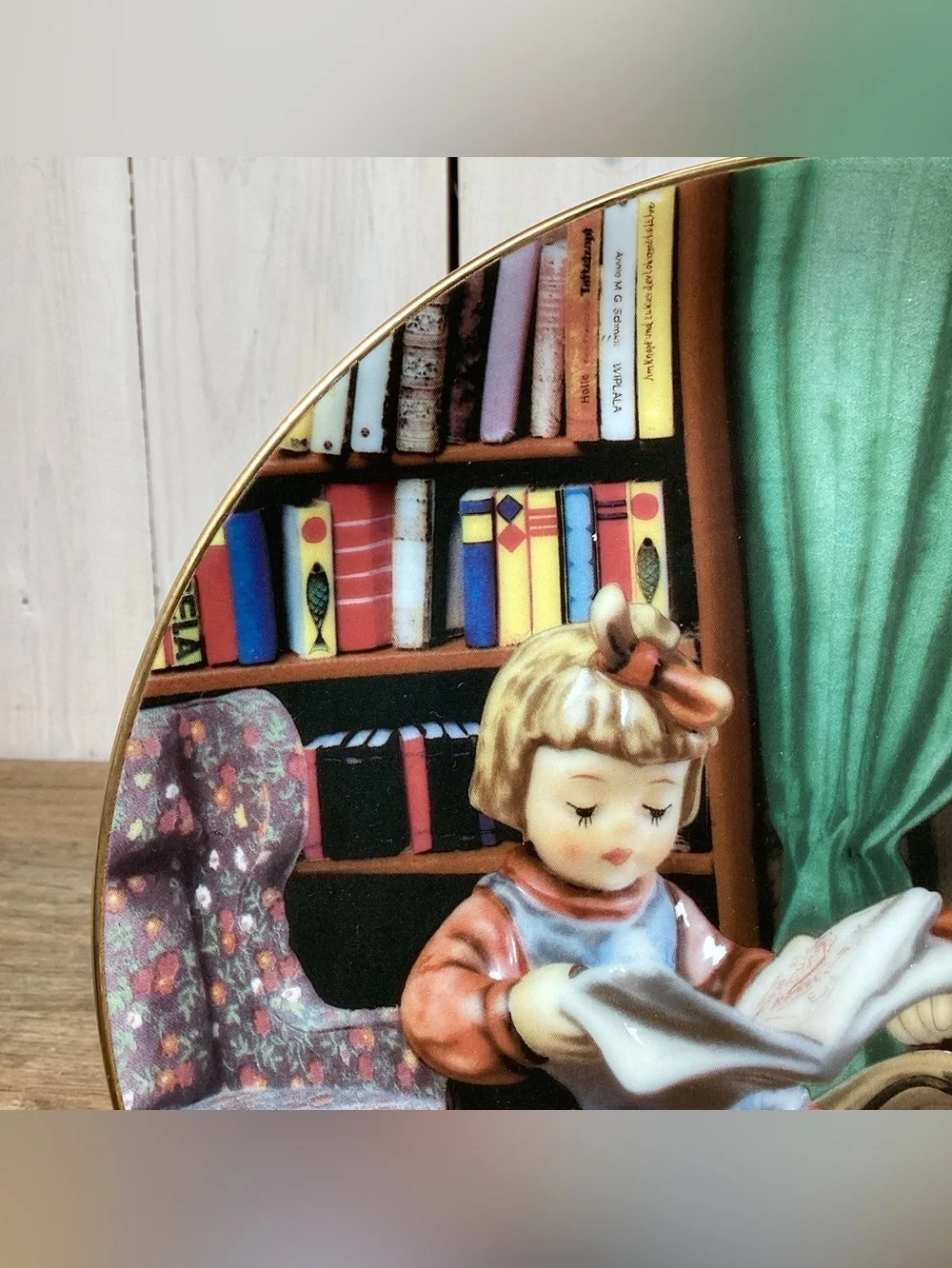 M.I. Hummel 1990 “Budding Scholars”, Little Companions Plate Danbury Mint #Q9971